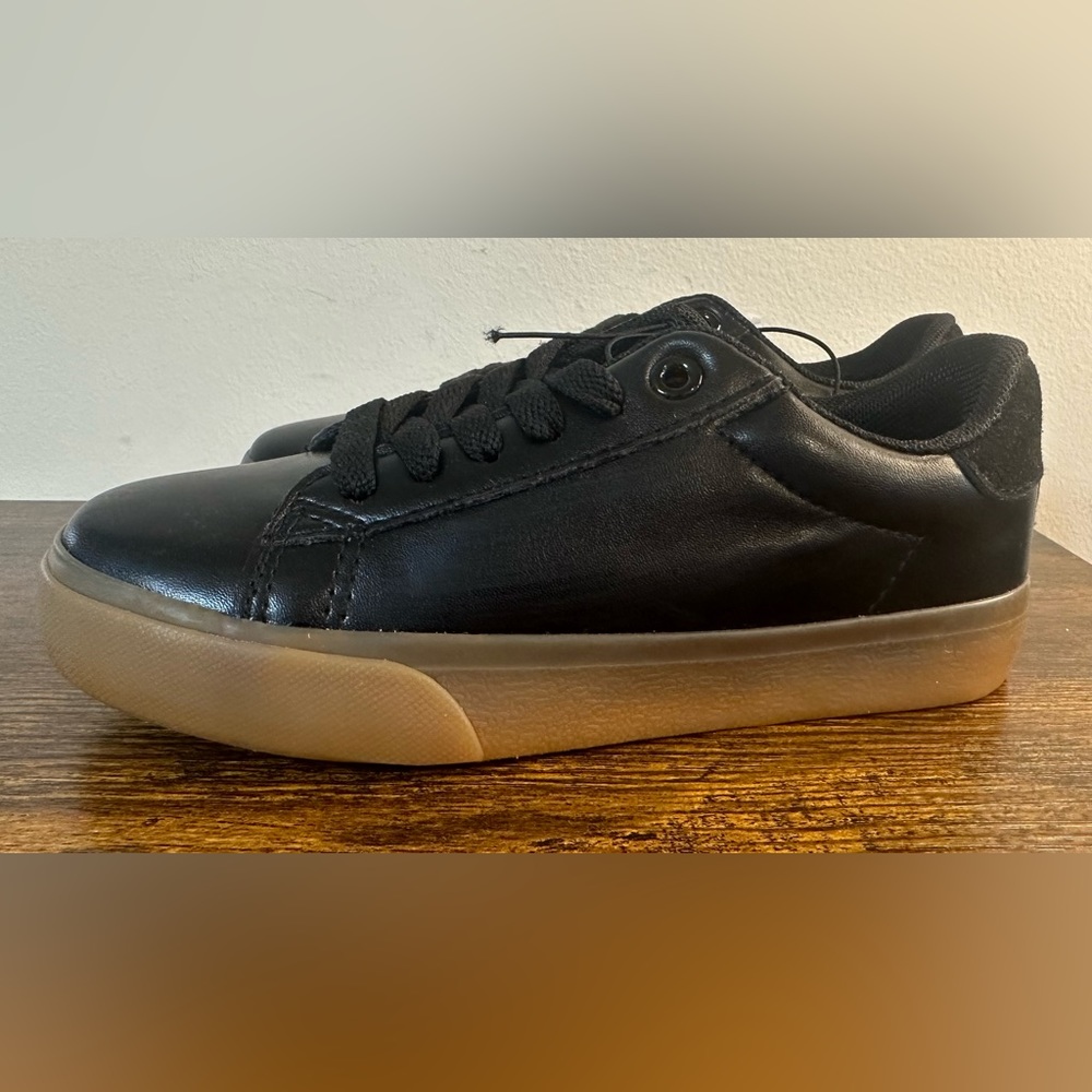 Thereabouts Little Boys Black Brigg Sneaker NWT Size 13